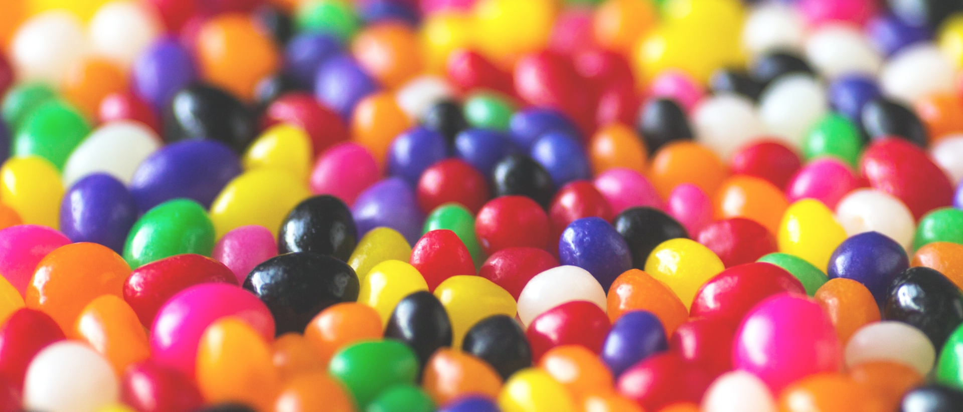 Ein großer Berg bunter Kaubonbons