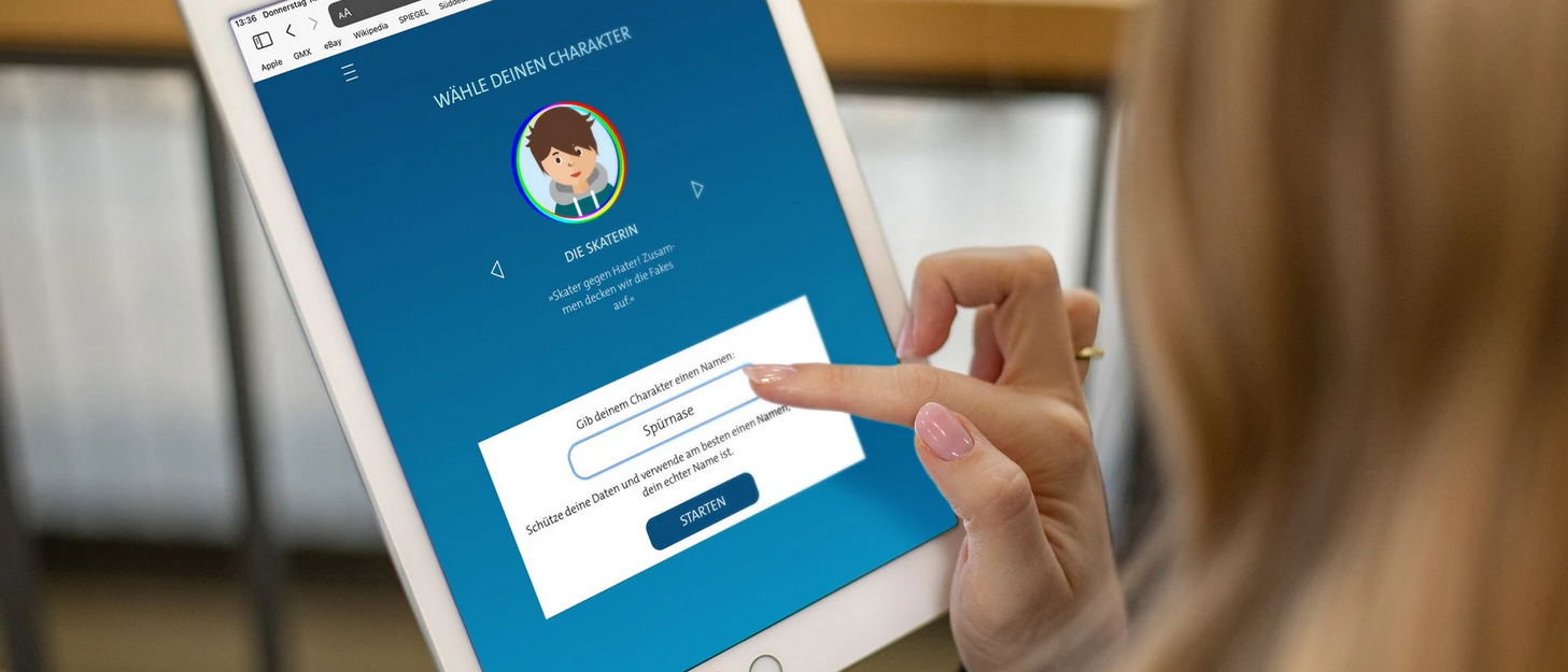 Tablet mit Fakefinder-Spiel