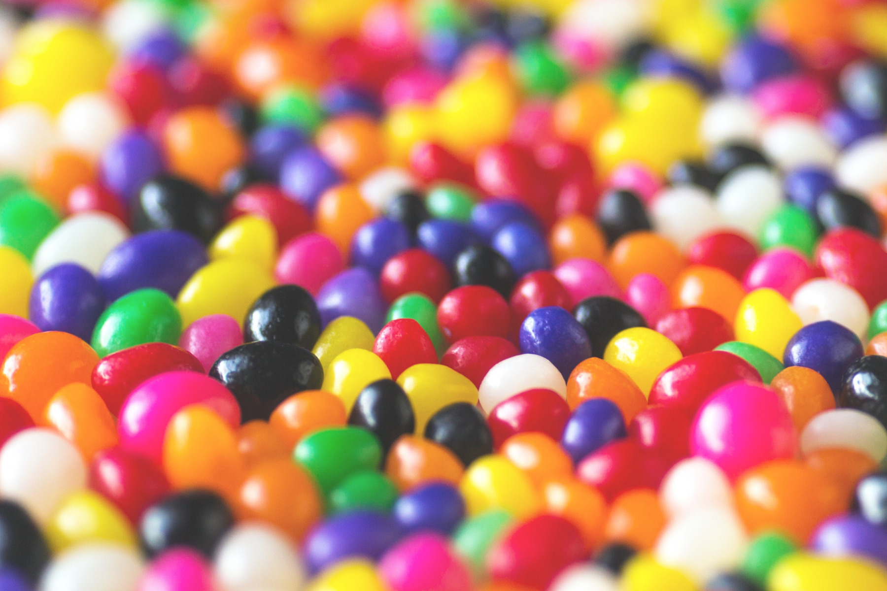 Ein großer Berg bunter Kaubonbons