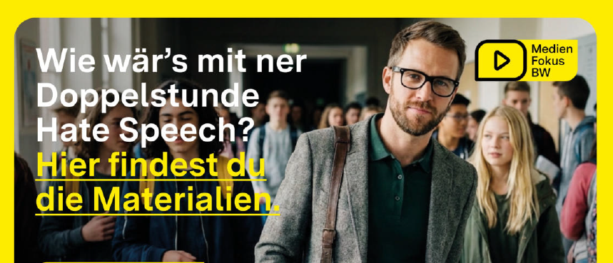 Ein Plakat mit einem Lehrer, der einen Flur entlang läuft. Darauf steht: Wie wär's mit ner Doppelstunde Hate Speech?