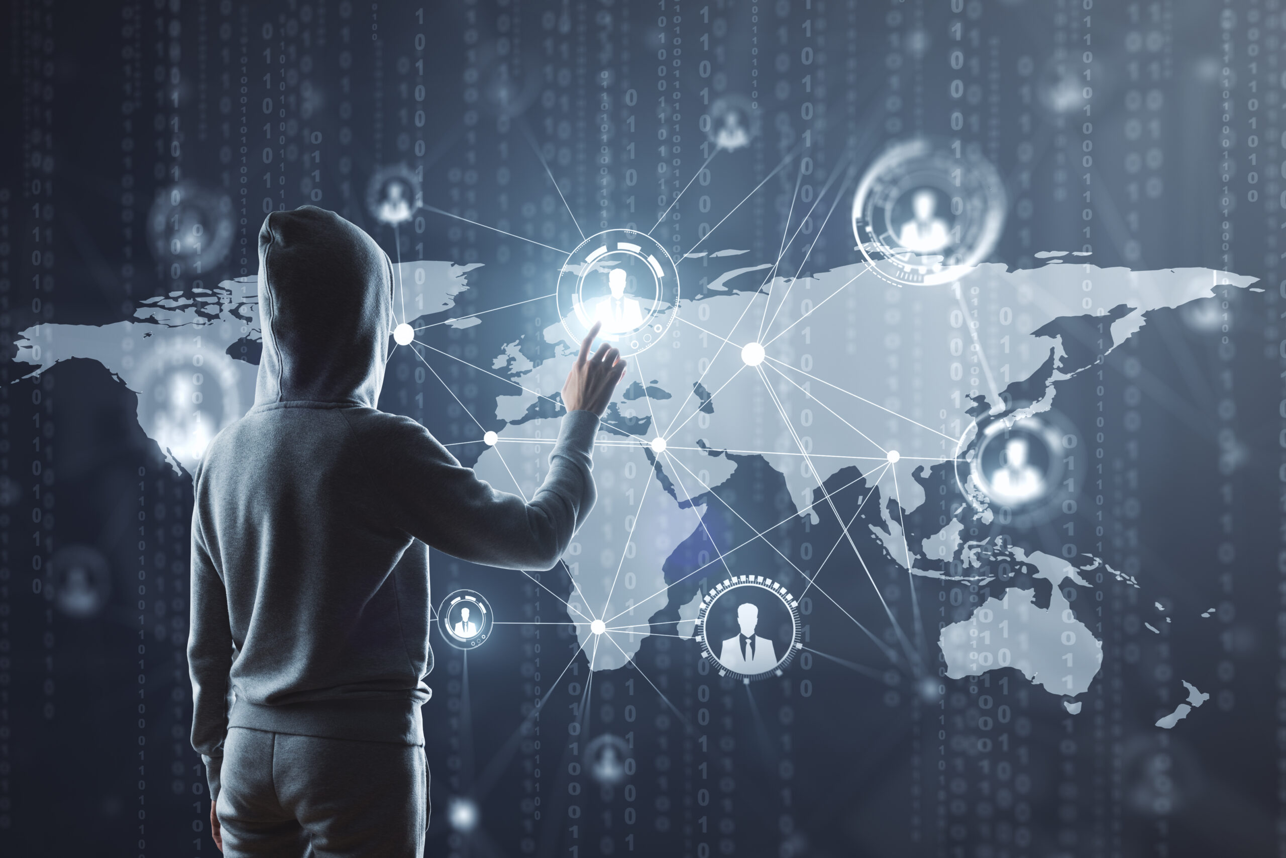 Junger Hacker nutzt digitale Kartenschnittstelle. Globales Geschäfts- und Diebeskonzept. Doppelte Belichtung